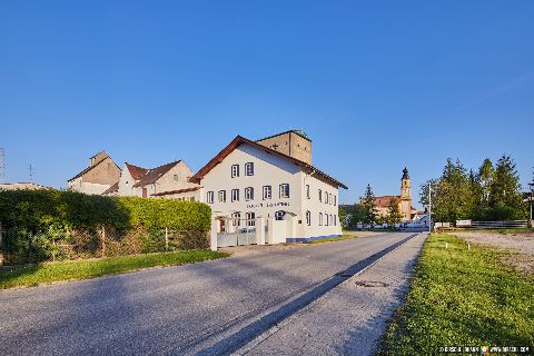 Gemeinde Erharting Landkreis Mühldorf Ortsansicht Brauerei Erharting Kirche (Dirschl Johann) Deutschland MÜ